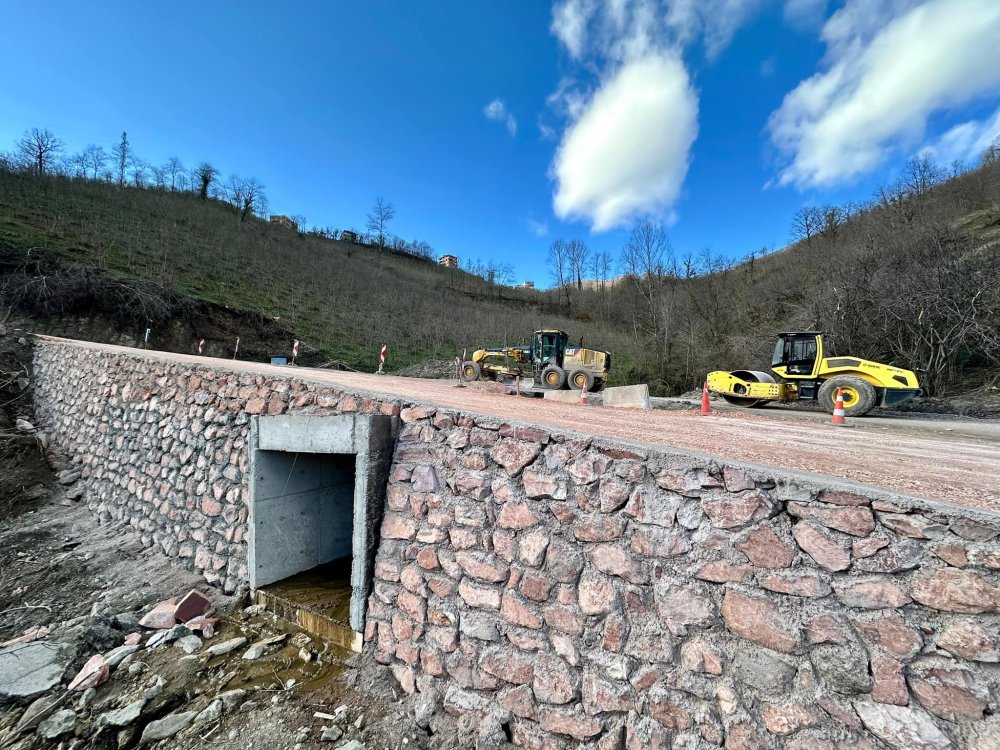 KABATAŞ - AYBASTI ARASI YOL ÇALIŞMALARI ARALIKSIZ DEVAM EDİYOR