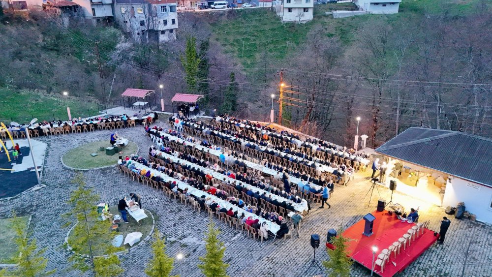 PELİTÖZÜ MAHALLE DERNEĞİMİZİN İFTAR PROGRAMINDA BİR ARAYA GELDİK